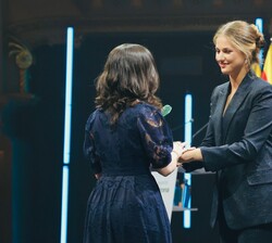 Su Alteza Real la Princesa de Asturias y de Girona entrega el Premio Internacional Investigación 2025 a Gabriela Asturias